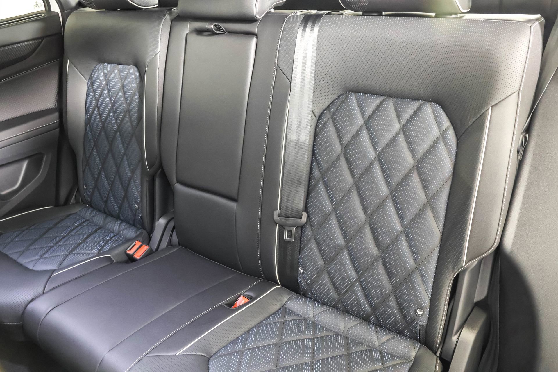 New 2026 Volkswagen Atlas Cross Sport SEL Premium R-Line image 35