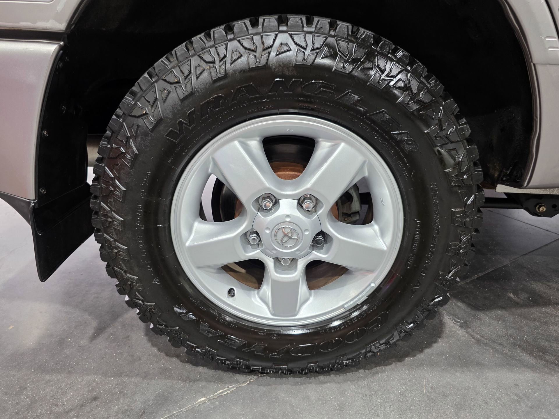 Used 2003 Toyota Land Cruiser AWD/4WD image 65