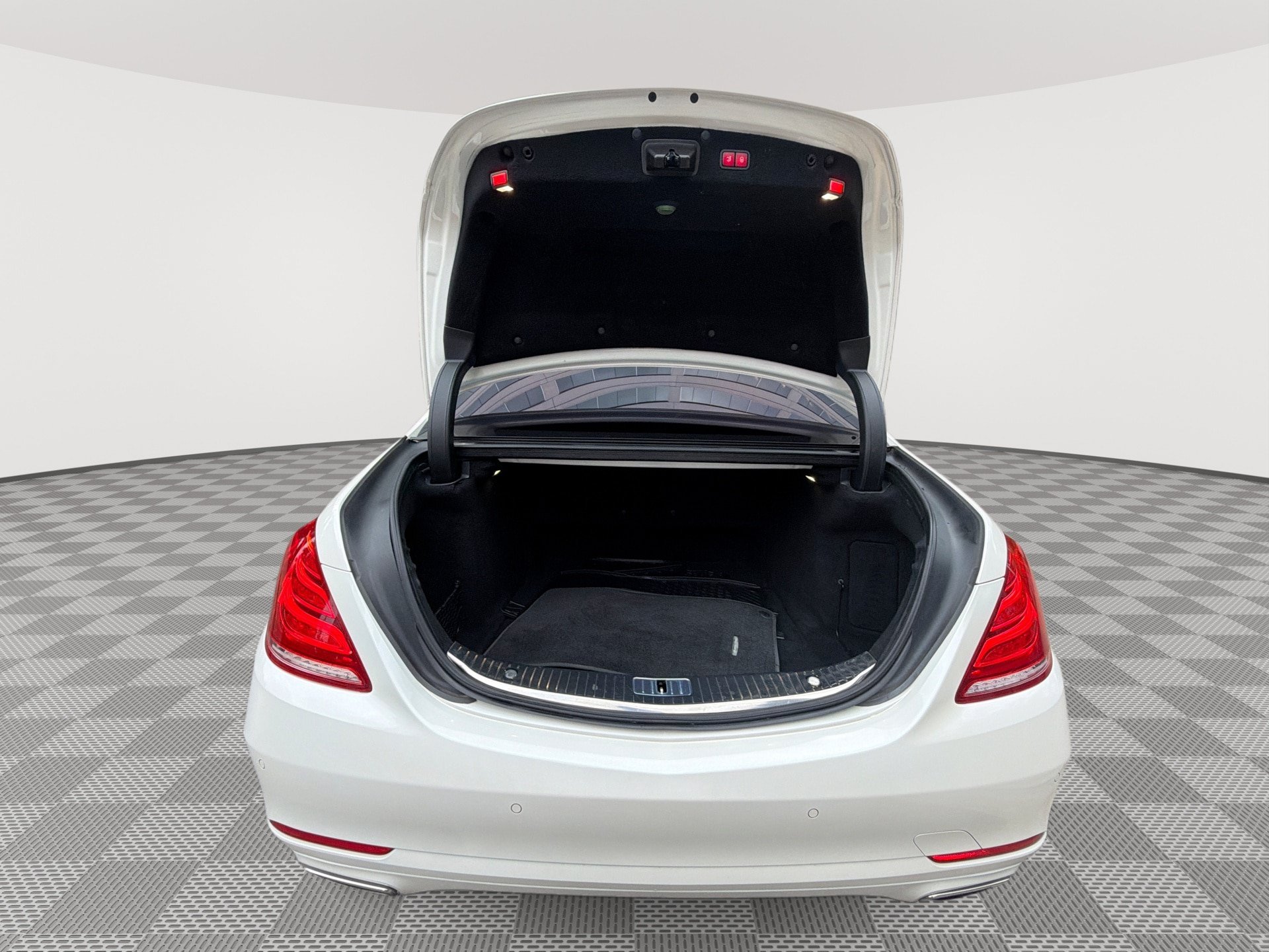 Used 2017 Mercedes-Benz S 550 Sedan image 21