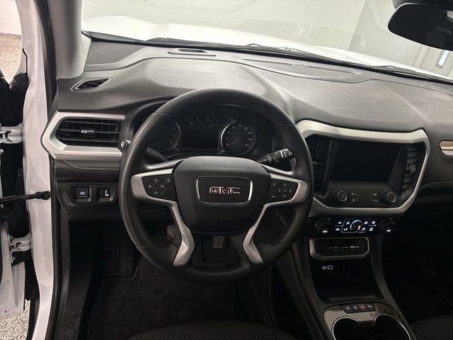 Used 2023 GMC Acadia SLE image 13