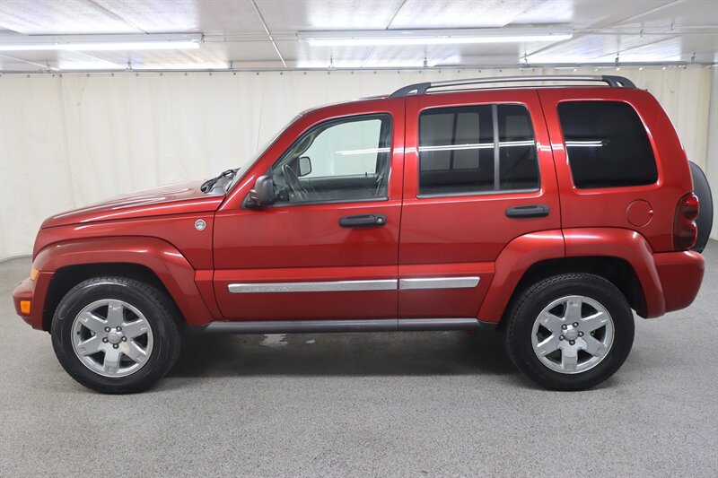 Used 2007 Jeep Liberty Limited AWD/4WD image 4
