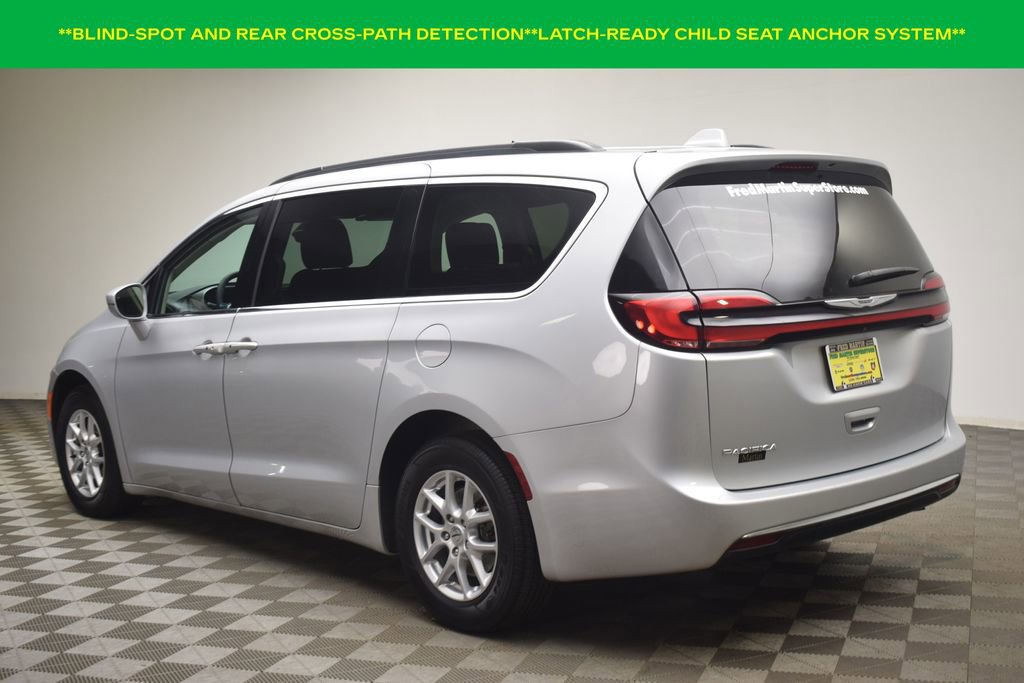Used 2022 Chrysler Pacifica Touring-L image 6