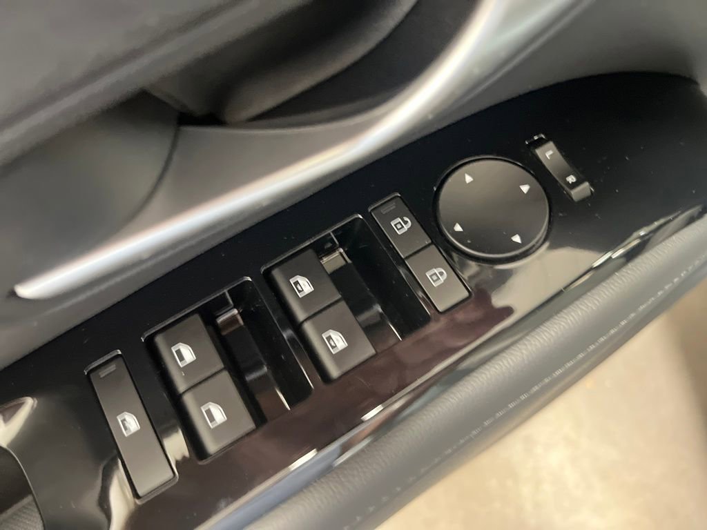 Used 2025 Hyundai Santa Cruz Limited image 13