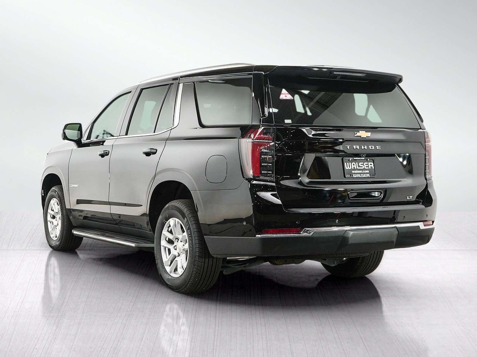 Used 2025 Chevrolet Tahoe LT AWD/4WD image 3