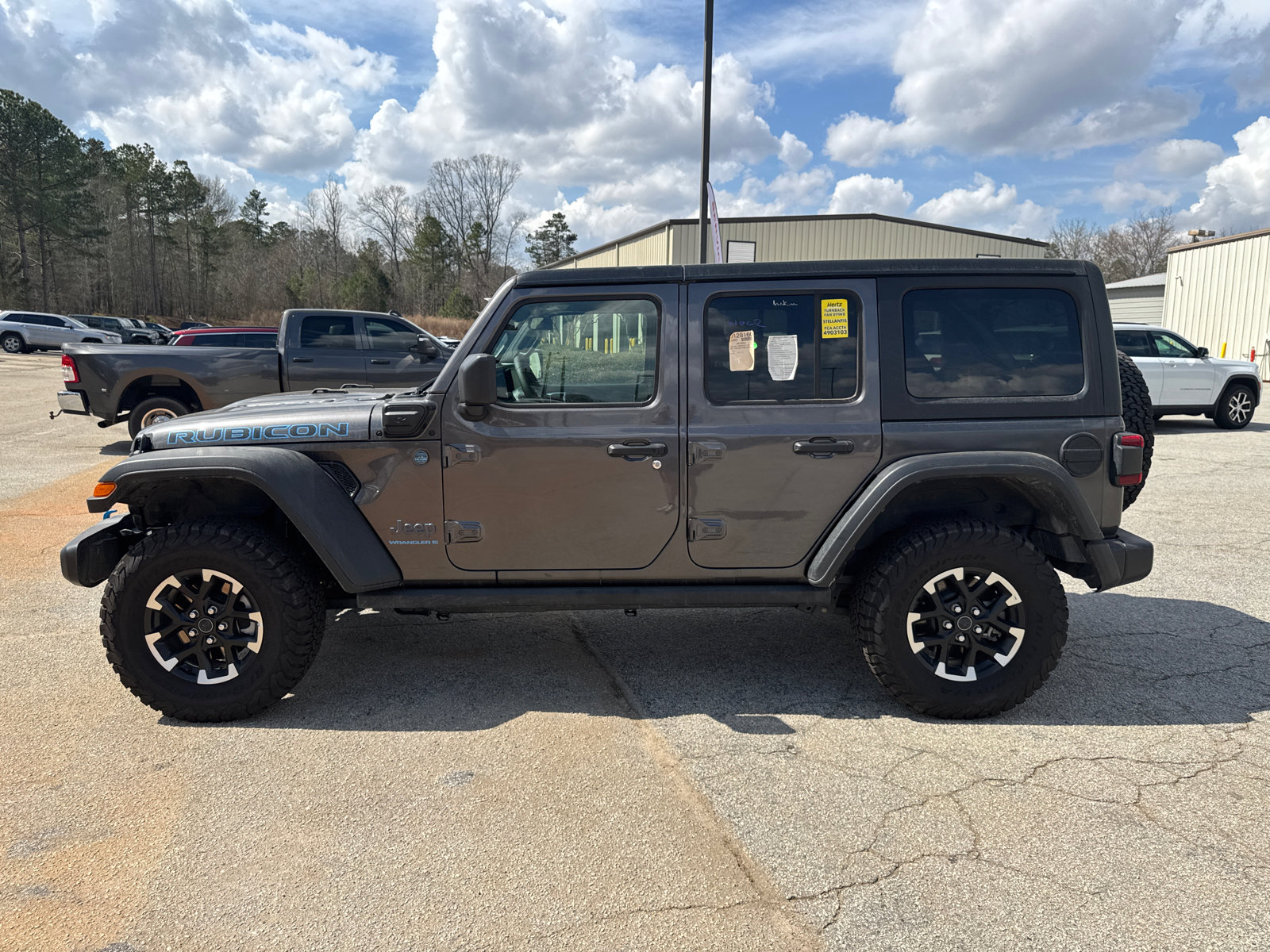 Used 2025 Jeep Wrangler Unlimited Rubicon 4xe w/ Convenience Group image 8