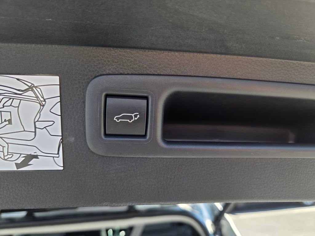 Certified 2024 Toyota Highlander XLE FWD image 13