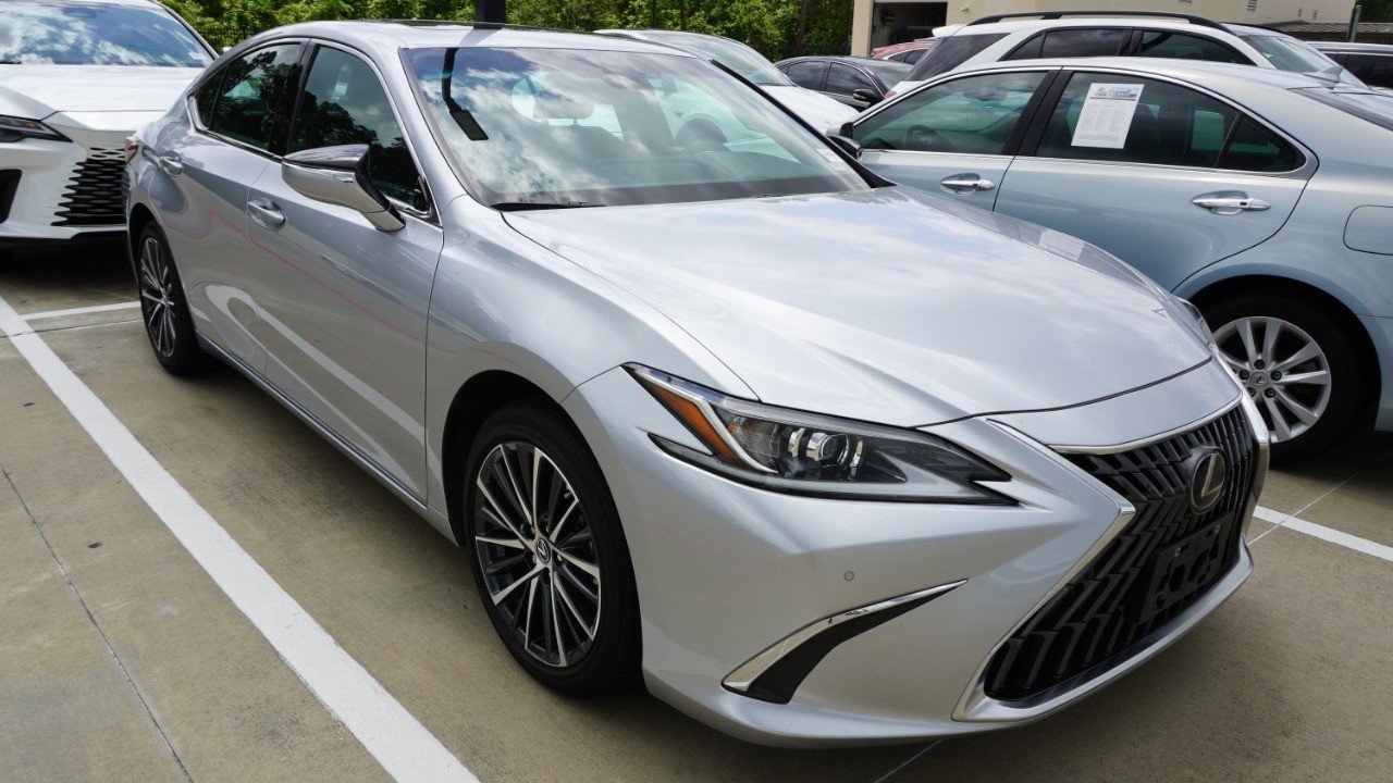 Certified 2025 Lexus ES 350 w/ Premium Package FWD image 3