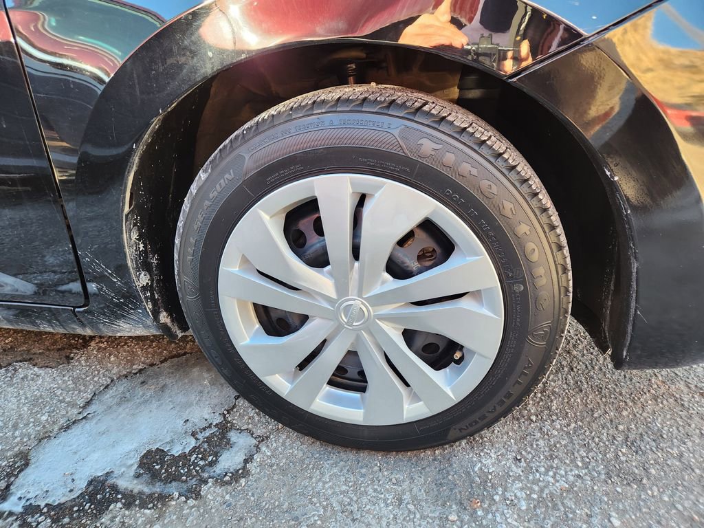 Used 2021 Nissan Versa SV image 14