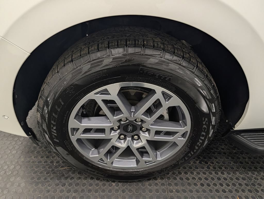 Used 2025 Ford Expedition Active AWD/4WD image 7