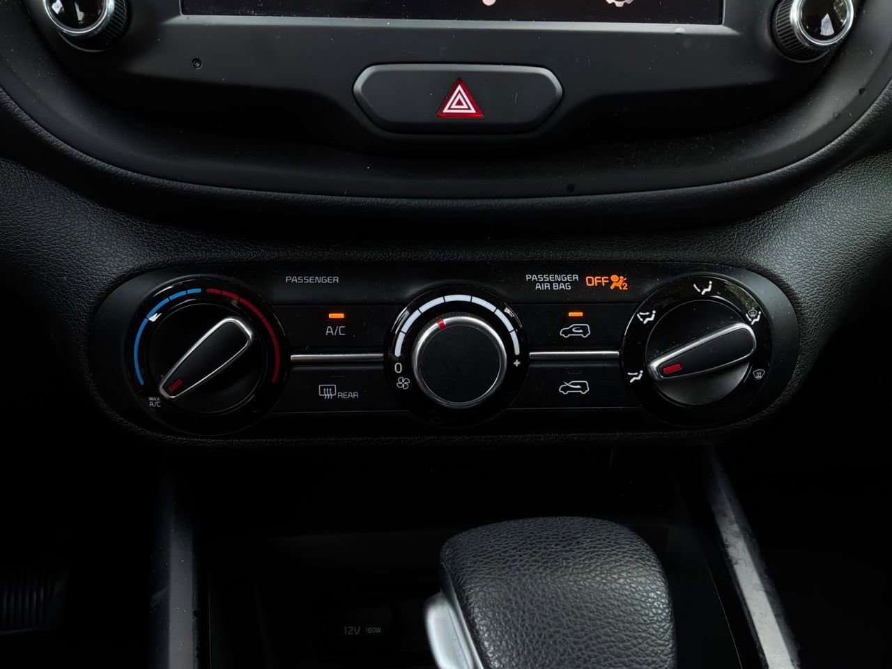 Used 2025 Kia Soul LX w/ LX Technology Package FWD image 25