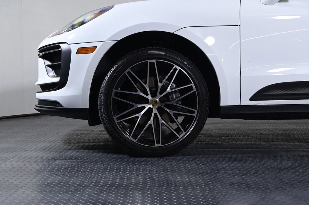 Certified 2026 Porsche Macan AWD/4WD image 27