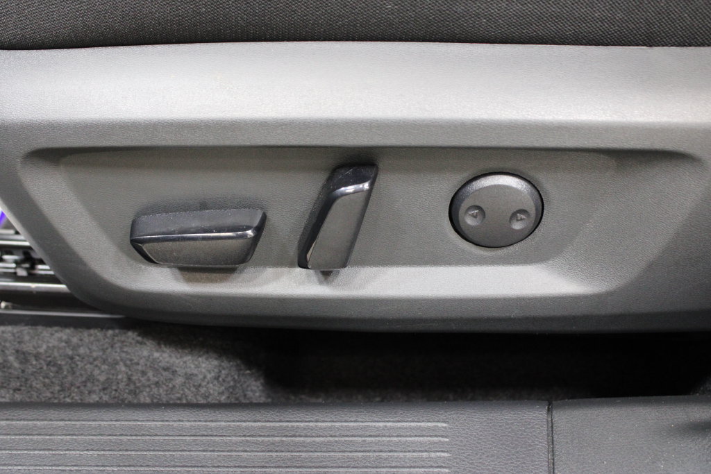 Used 2026 Nissan Rogue SV FWD image 17