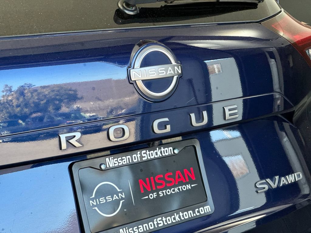 Used 2024 Nissan Rogue SV image 25