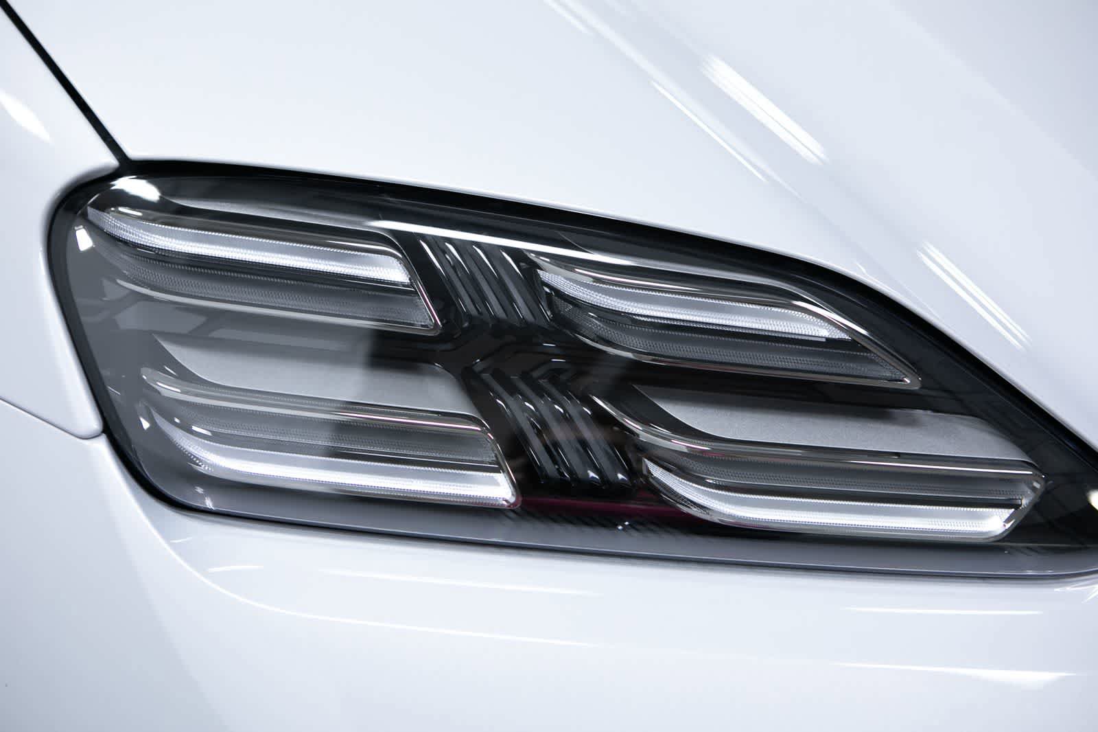 New 2026 Porsche Macan Electric RWD image 16
