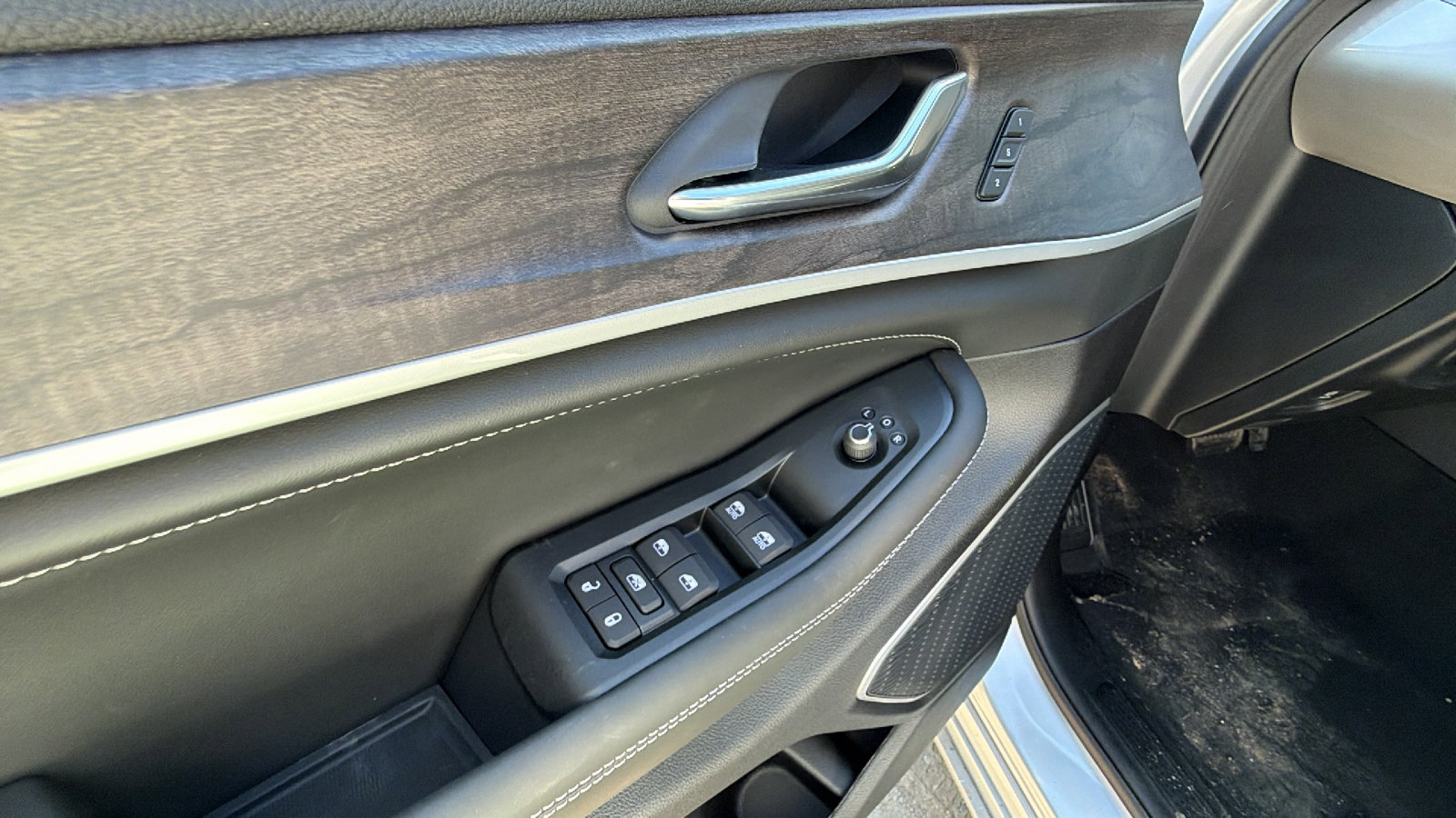 New 2026 Jeep Grand Cherokee Limited AWD/4WD image 16