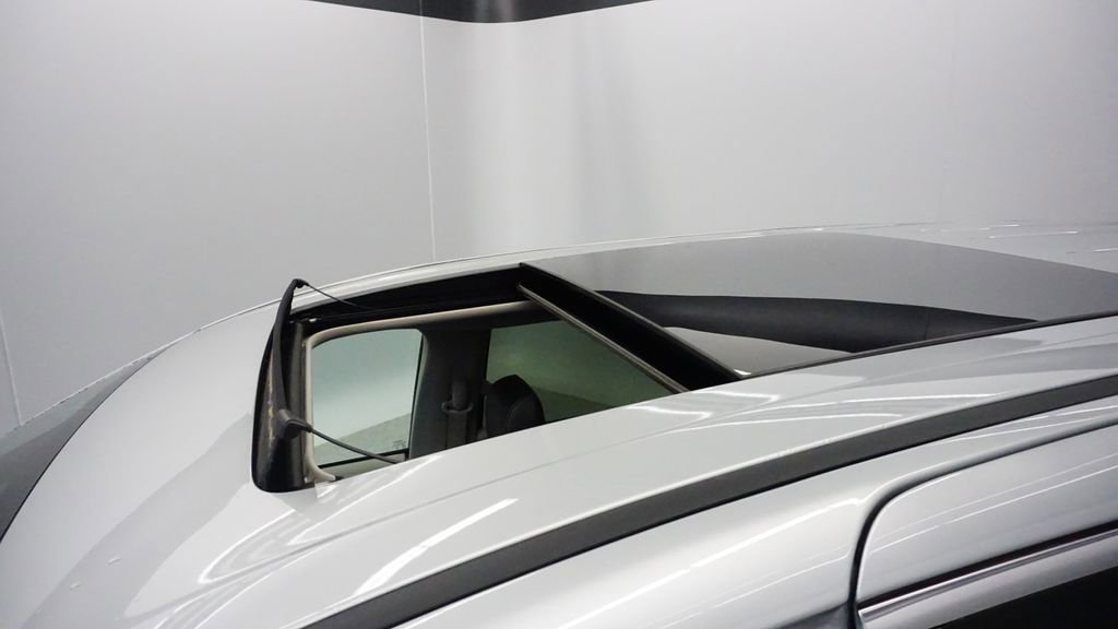 Used 2024 Chrysler Pacifica Limited image 38