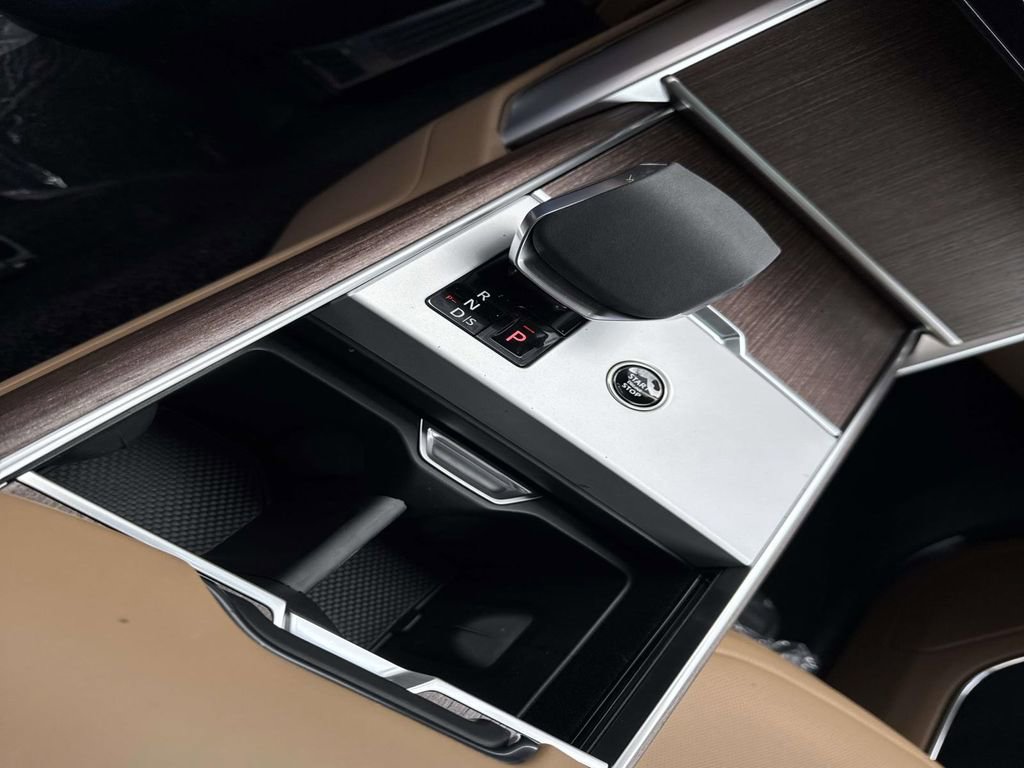 New 2026 Land Rover Range Rover Long Wheelbase SE image 25