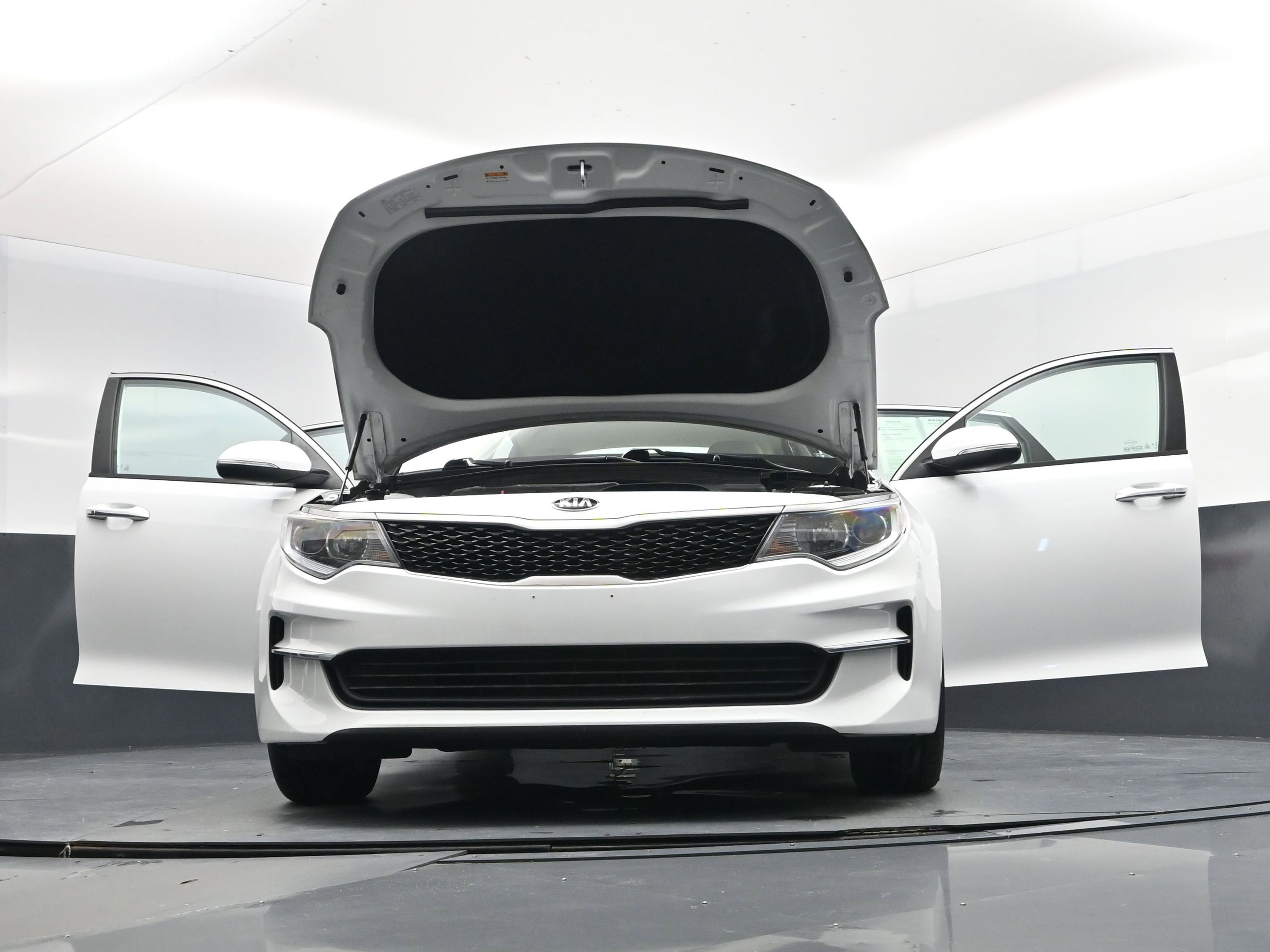 Used 2018 Kia Optima LX w/ 17" Alloy Wheels Package image 22