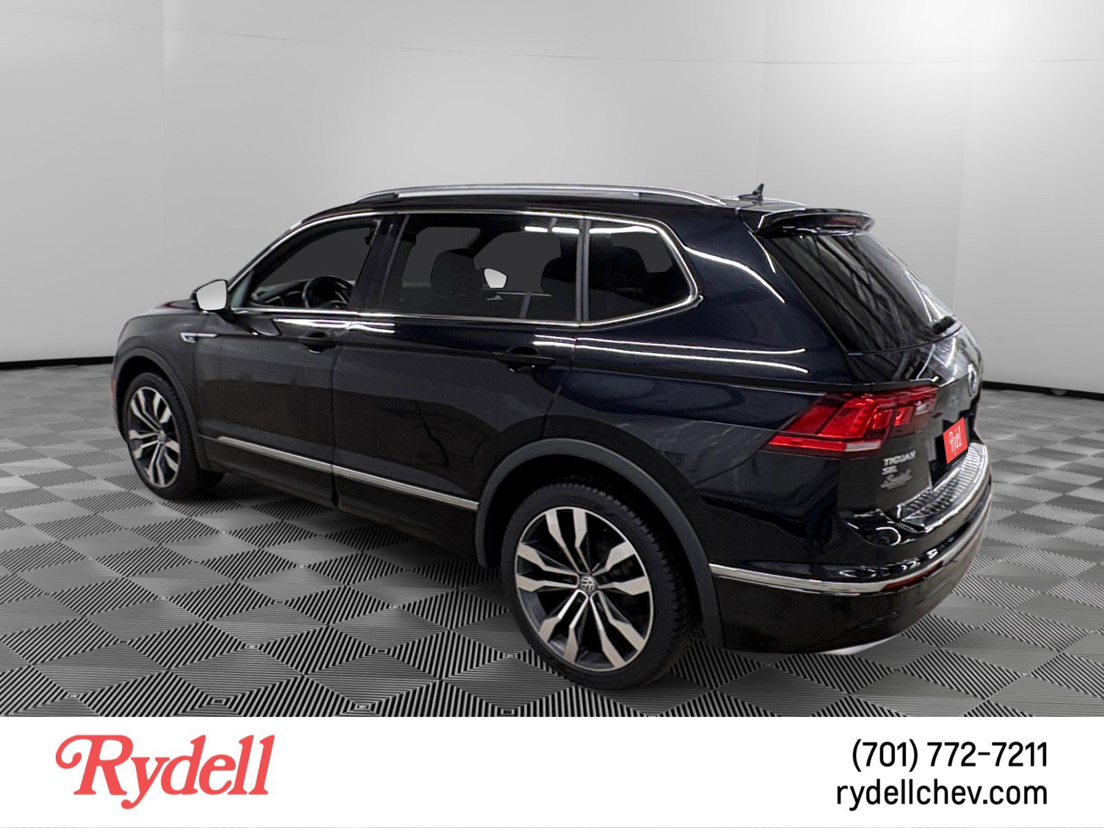 Used 2020 Volkswagen Tiguan SEL Premium R-Line w/ 3rd Row Seat Package image 3