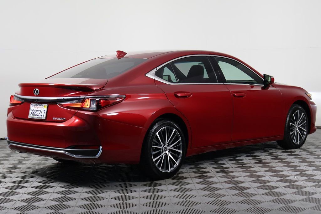 Certified 2025 Lexus ES 300h w/ Premium Package image 4