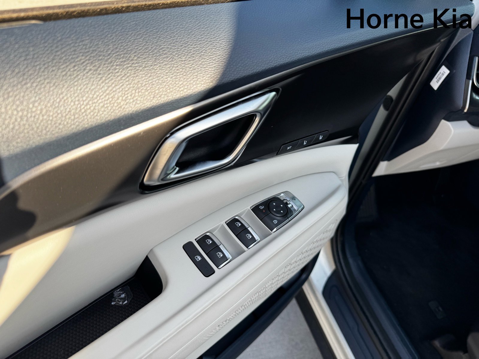 New 2026 Kia Carnival SX w/ SX Dark Edition Package image 10