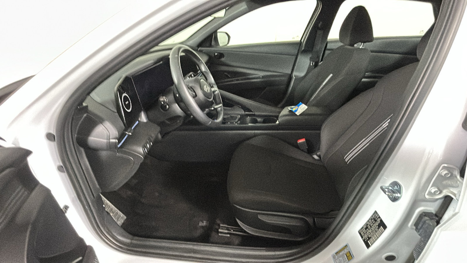 Used 2025 Hyundai Elantra SEL FWD image 13