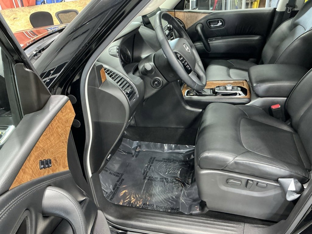 Used 2024 Nissan Armada SL w/ Captain's Chairs Package image 3