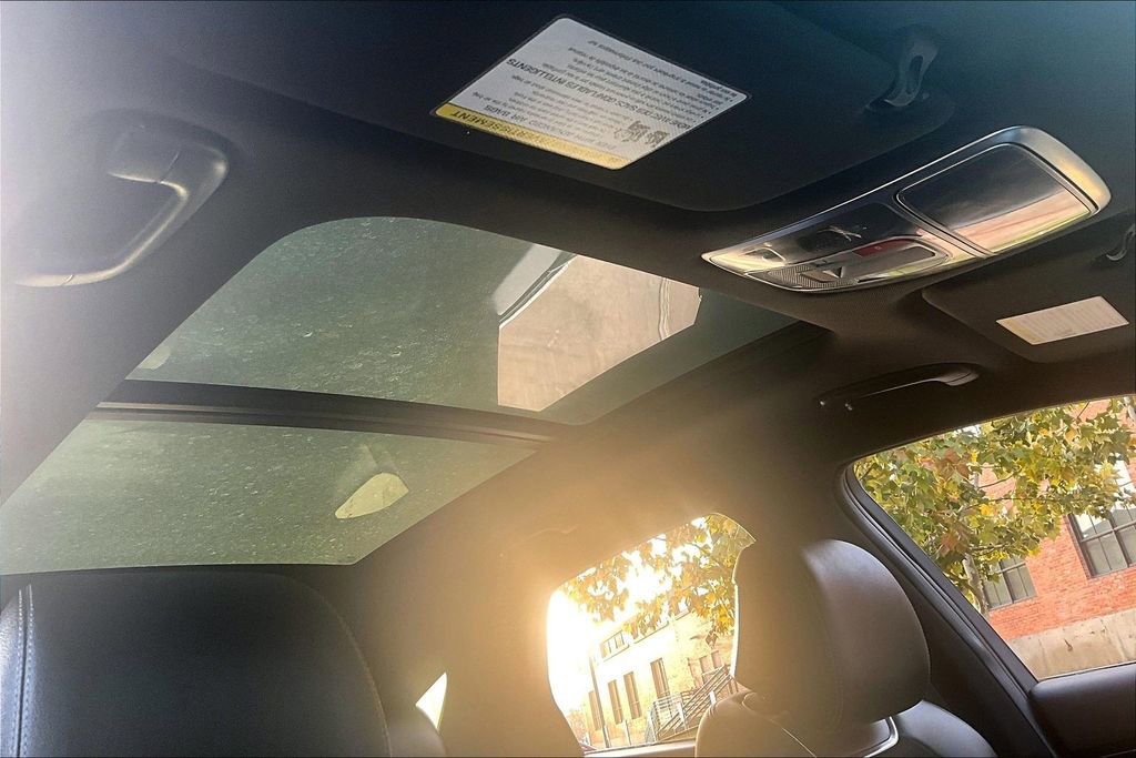 Used 2025 Genesis GV70 3.5T Sport image 21