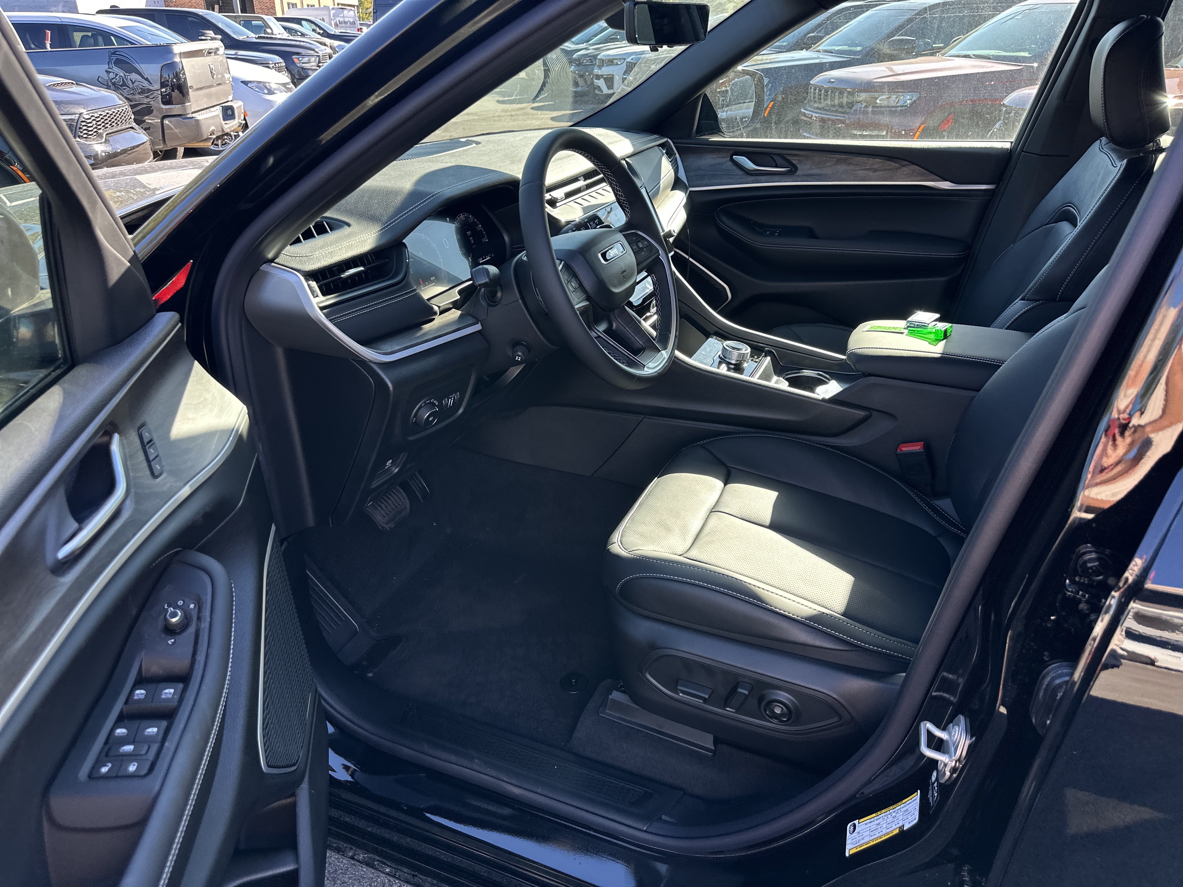 New 2027 Jeep Grand Cherokee L Limited AWD/4WD image 24