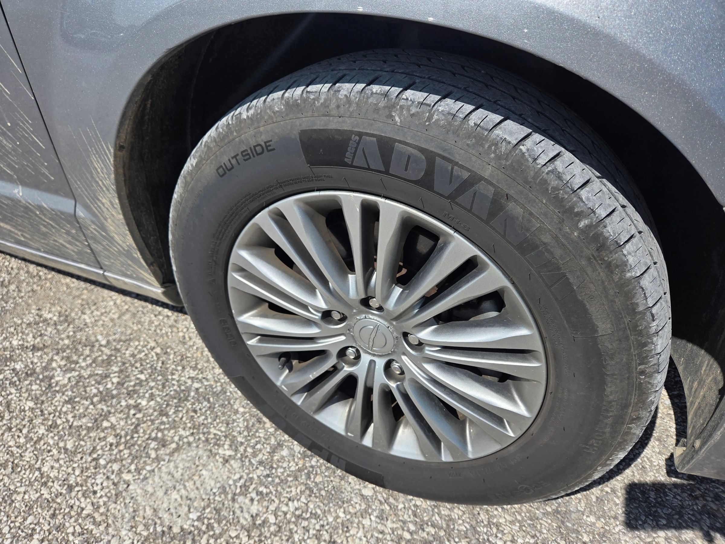 Used 2014 Chrysler Town & Country Touring-L FWD image 9
