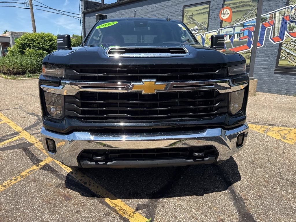 Used 2025 Chevrolet Silverado 2500 LT w/ Convenience Package AWD/4WD image 2