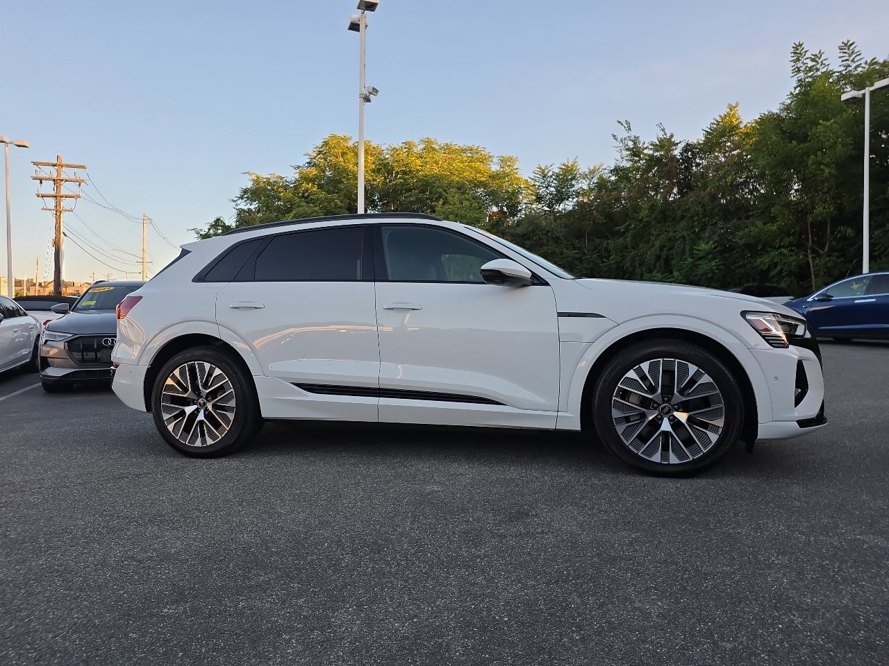 Used 2024 Audi Q8 e-tron Premium Plus w/ Premium Plus Package image 21