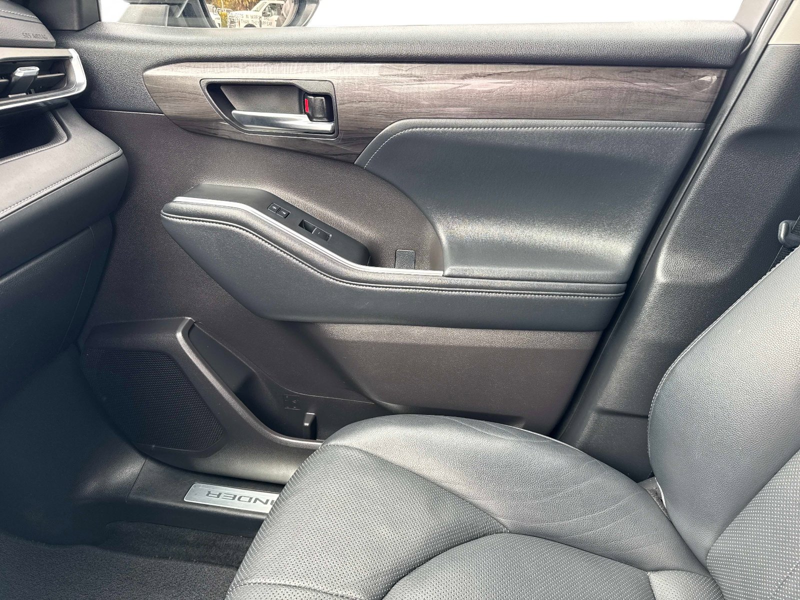 Used 2022 Toyota Highlander Limited image 25