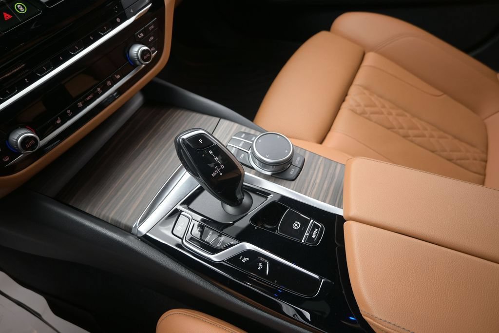 Used 2021 BMW 530i w/ Premium Package RWD image 15