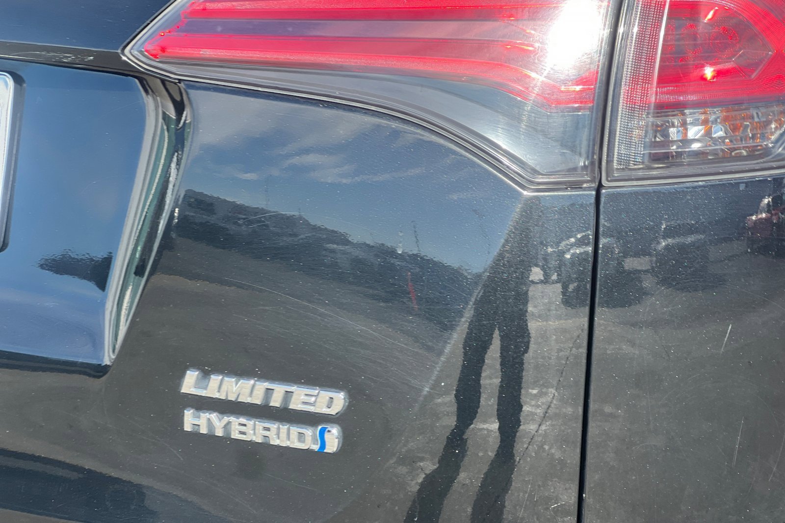 Used 2017 Toyota RAV4 Limited w/ Advanced Technology Package image 23