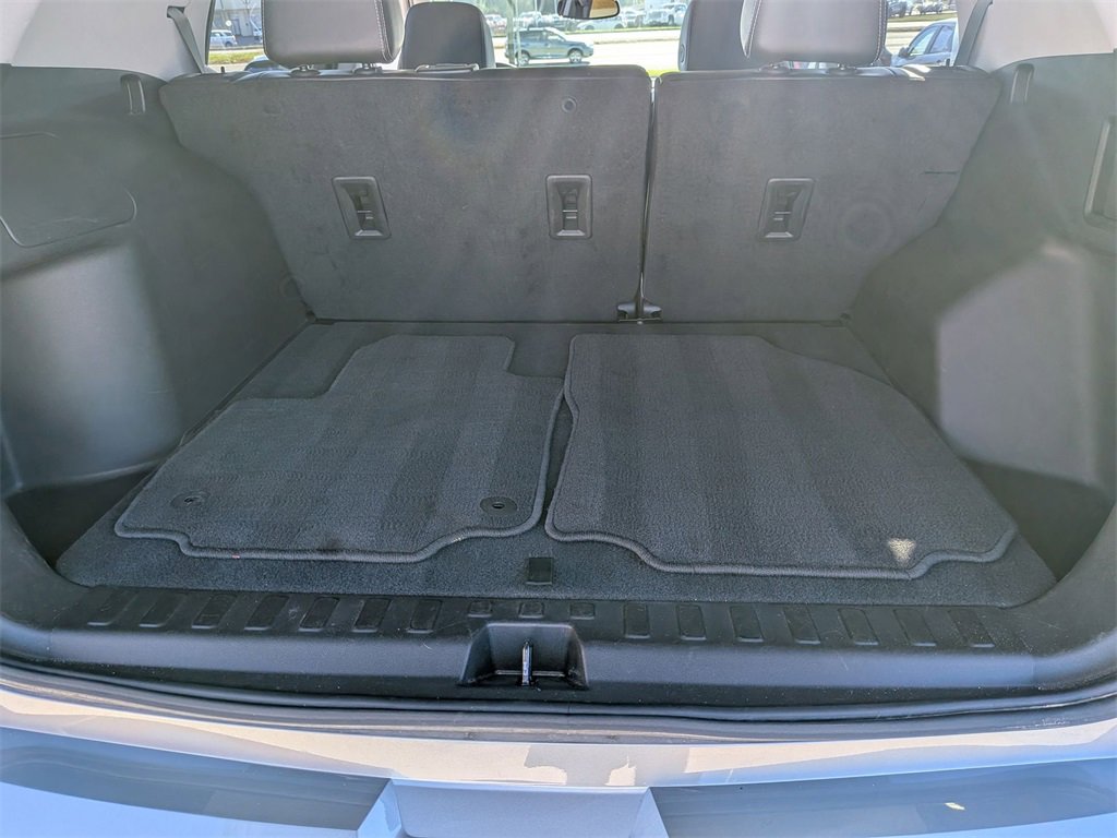 Used 2024 GMC Terrain SLT image 28