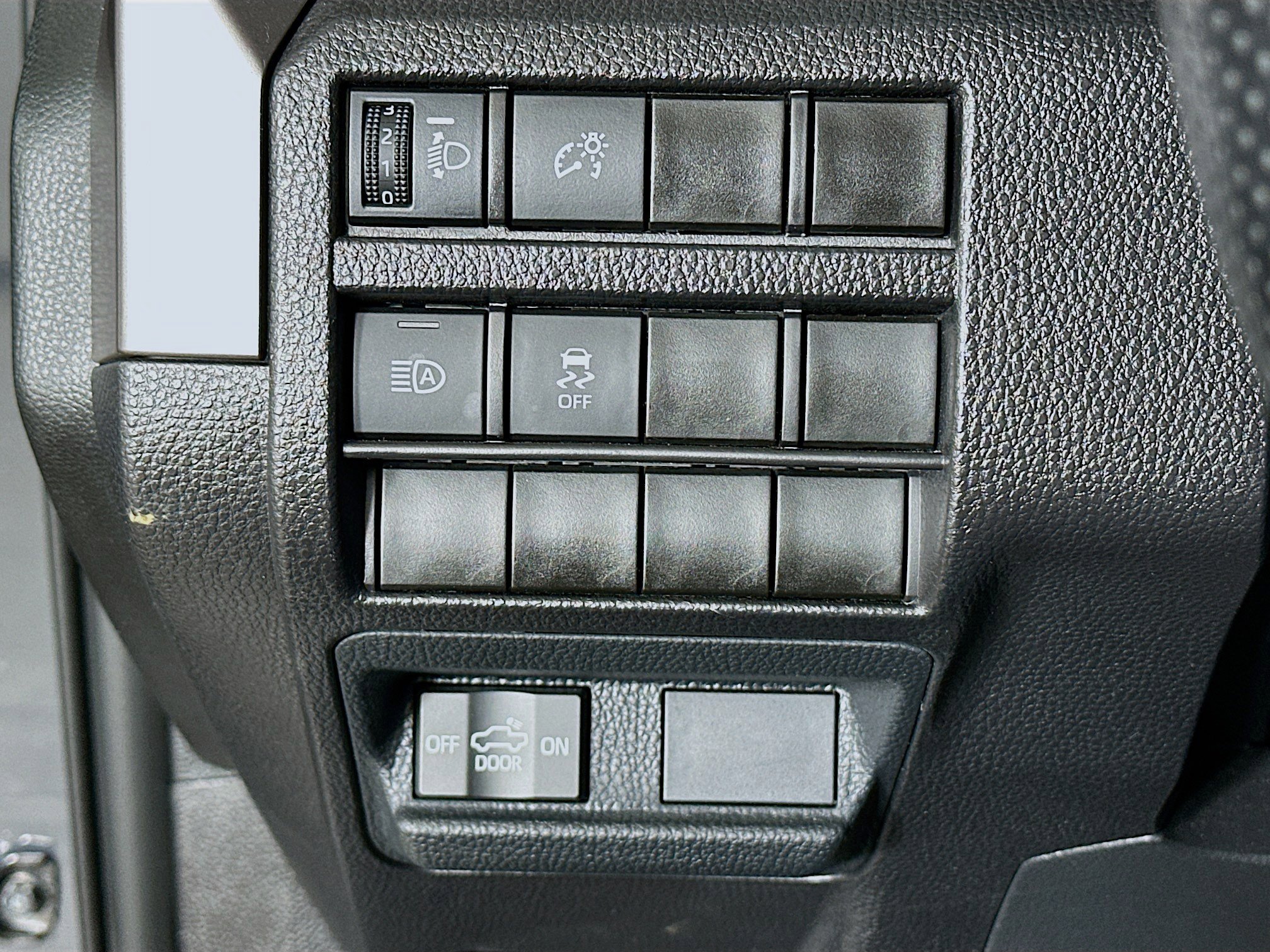 Used 2024 Toyota Tacoma SR5 image 17