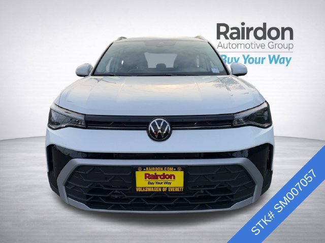 Used 2025 Volkswagen Taos SE FWD image 2