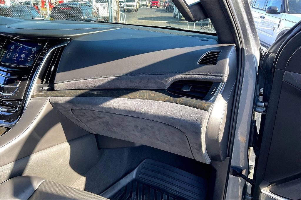 Used 2019 Cadillac Escalade Platinum image 14
