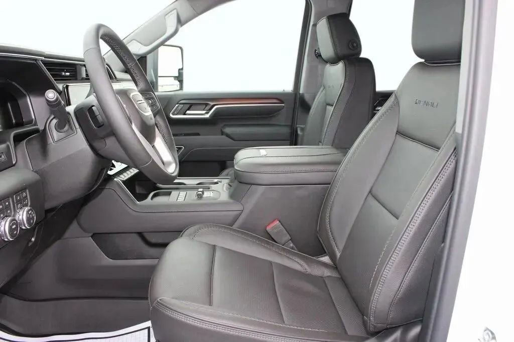 New 2026 GMC Sierra 3500 Denali image 9