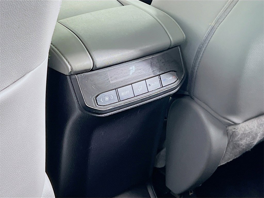 Used 2021 Toyota Highlander XLE image 23