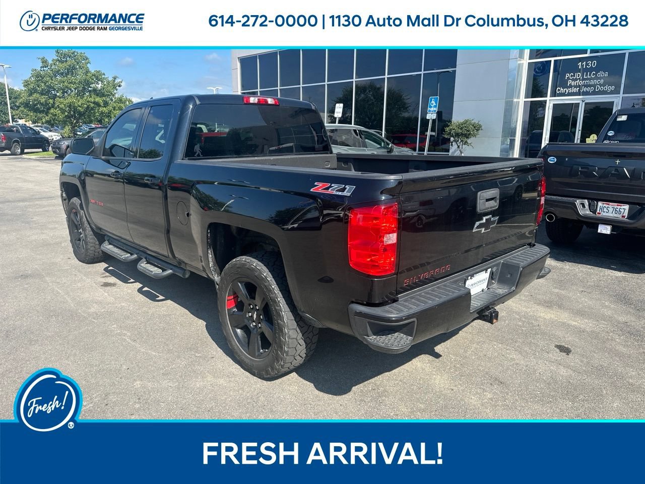 Used 2017 Chevrolet Silverado 1500 LT w/ Redline Edition AWD/4WD image 7