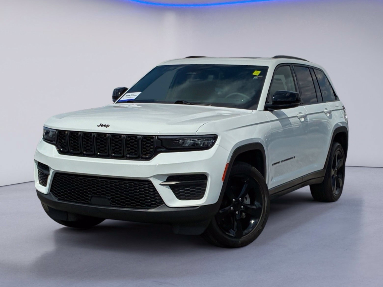 Used 2024 Jeep Grand Cherokee Altitude RWD image 2