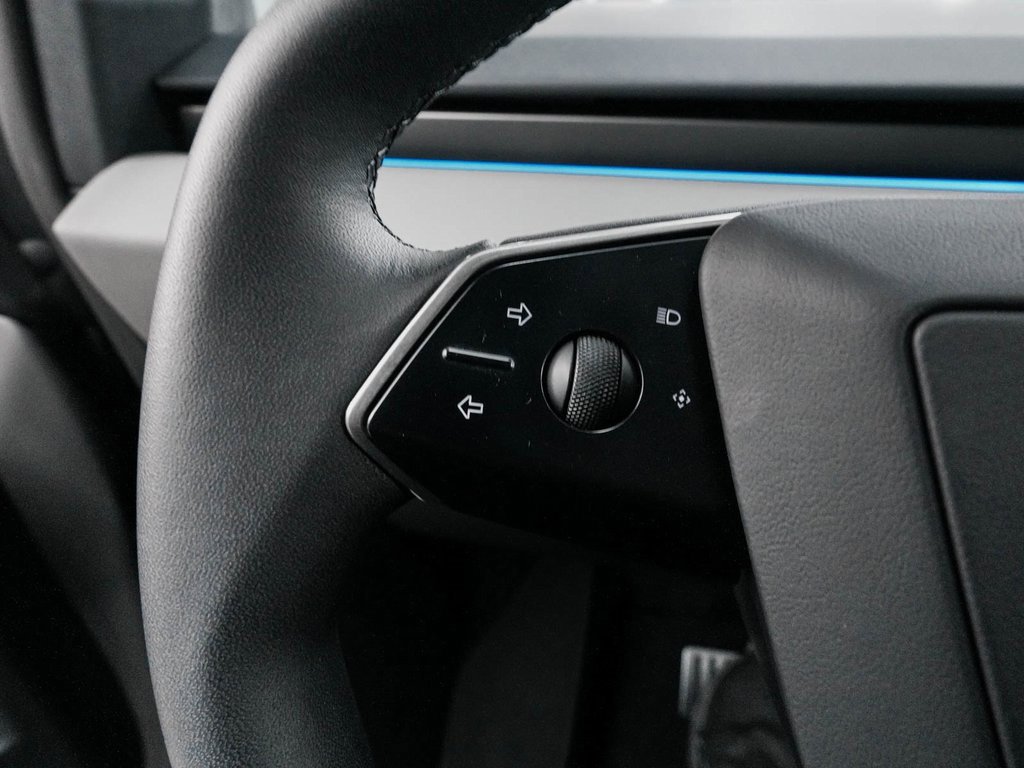 Used 2024 Tesla Cybertruck AWD Crew Cab image 20