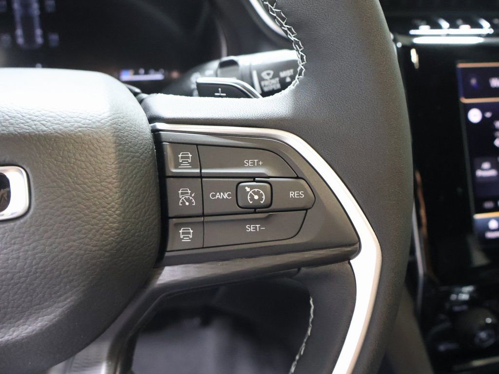 New 2025 Jeep Grand Cherokee Altitude image 28