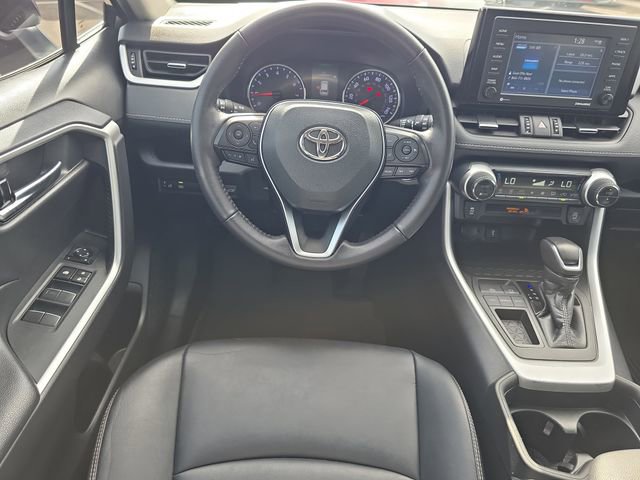 Used 2021 Toyota RAV4 XLE Premium image 16