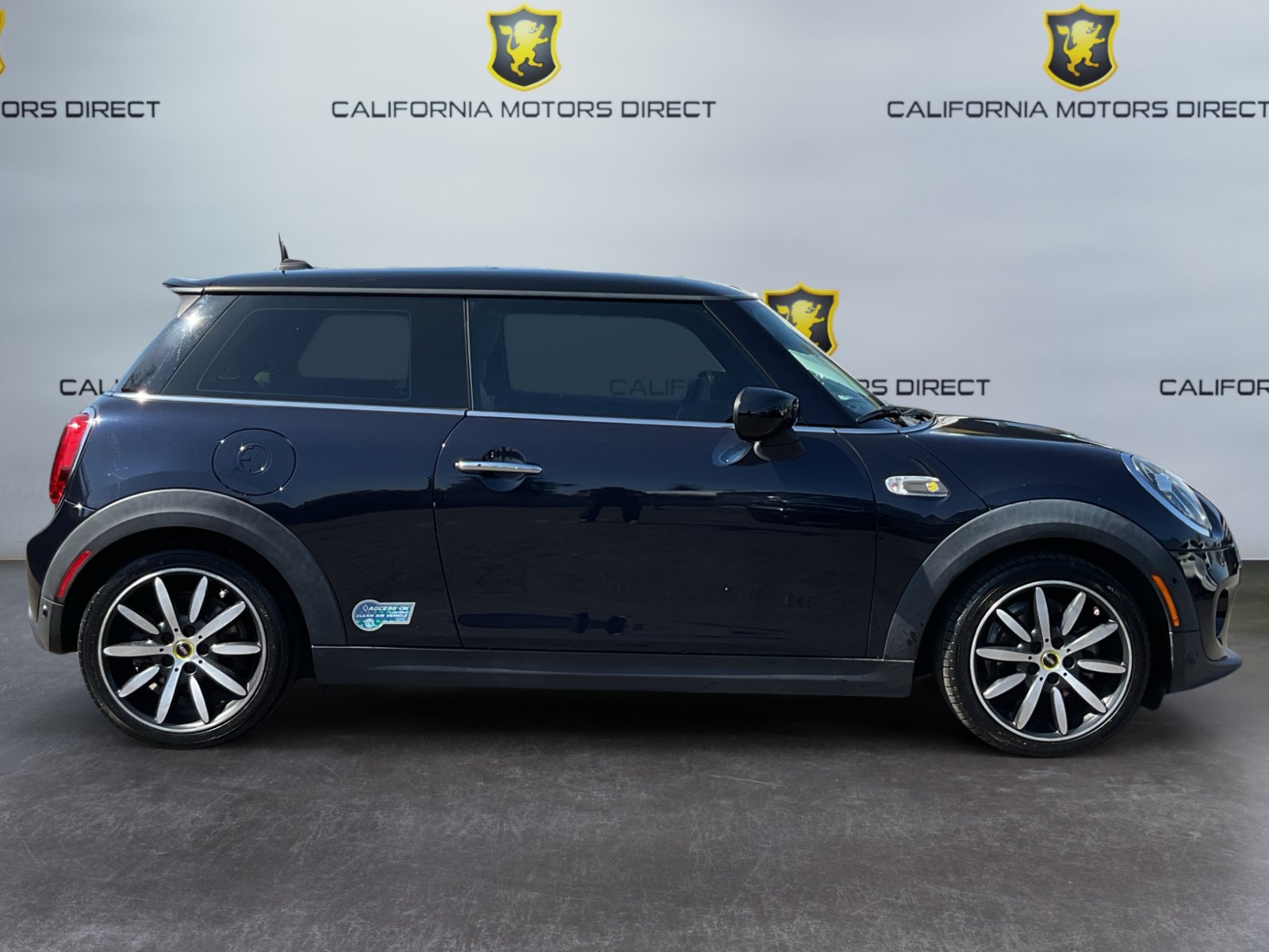 Used 2021 MINI Cooper SE w/ 8.8" Touchscreen Nav Package FWD image 4