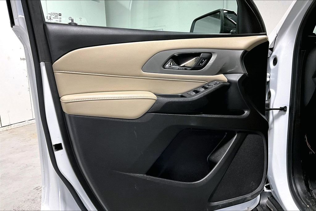 Used 2023 Chevrolet Traverse LS image 20