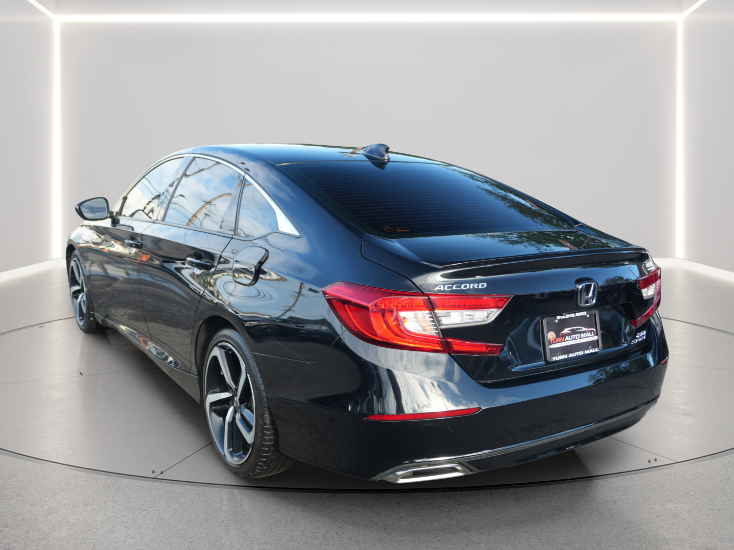 Used 2019 Honda Accord Sport image 3