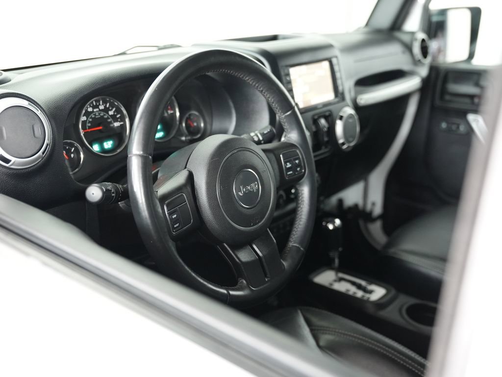 Used 2016 Jeep Wrangler Unlimited Sahara AWD/4WD image 6